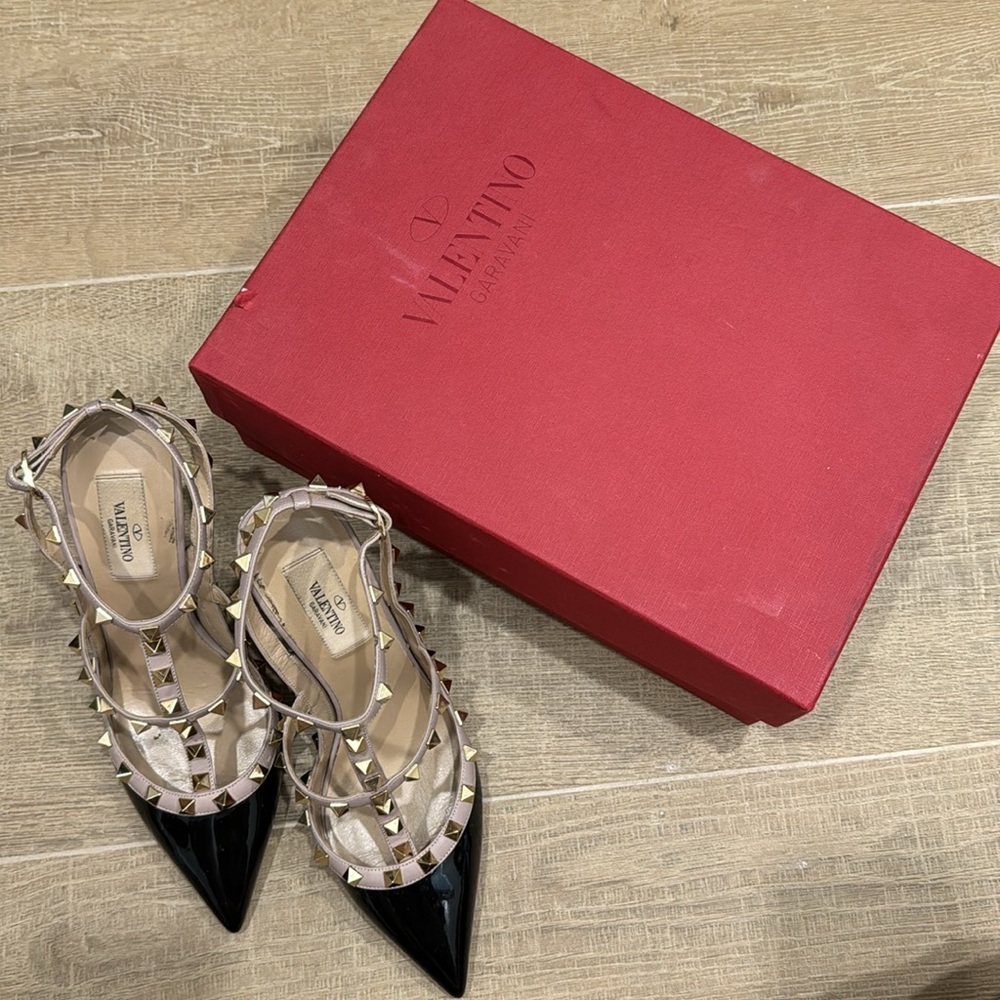 Valentino rock studs🖤 - Picture 7 of 9